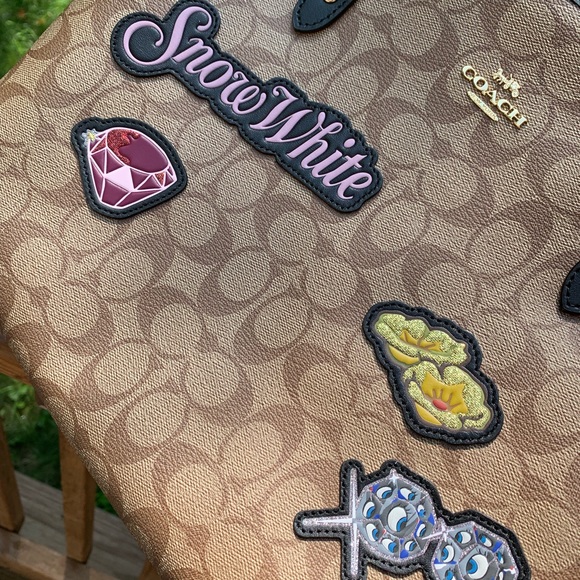 ⛔️SOLD/Authentic Coach Disney X L.Ed sign.Zip tote - Picture 7 of 8